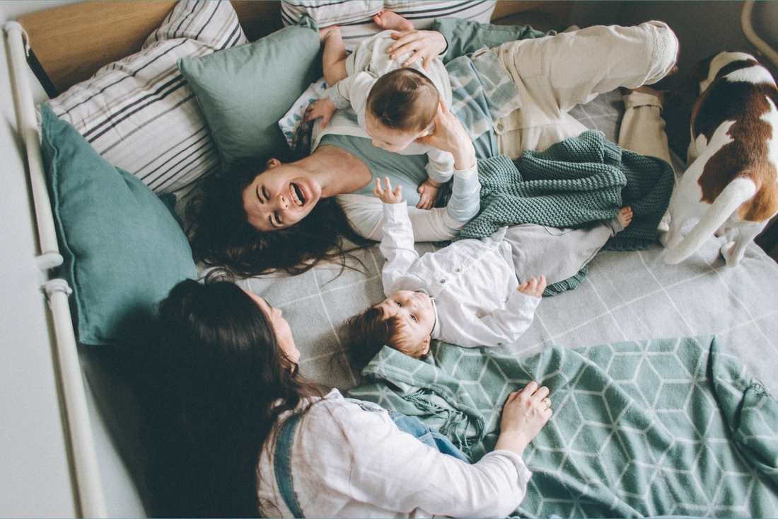 new moms' guide to breastfeeding + pumping